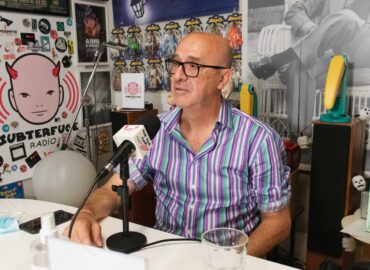Más de 40 años en la radio de la mano de Paco Pérez Bryan en la nueva entrega de Simpatía por la industria musical